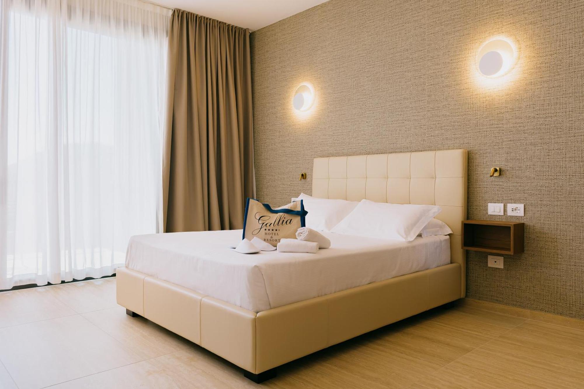 Hotel Gallia & 4*